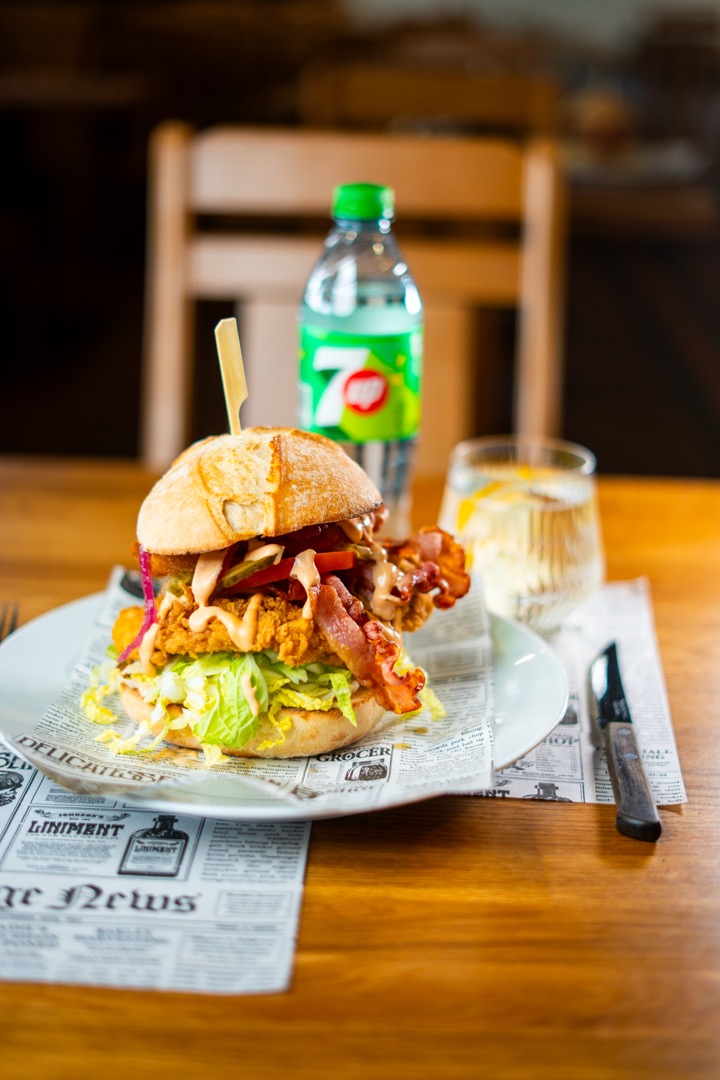 Burger swojski wołowy